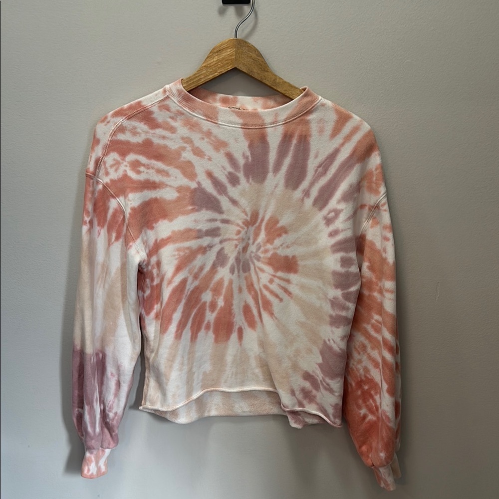 Abercrombie and Fitch Garment Dyed Tie Dye Sweatshirt w/raw hem. Size XS